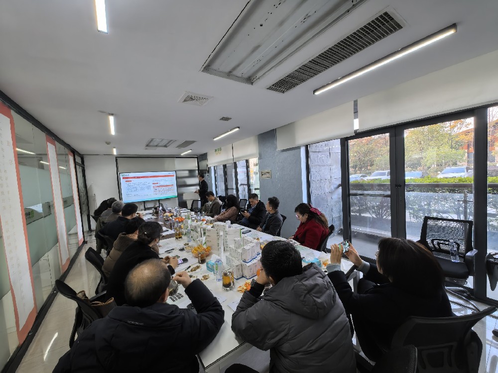 热烈欢迎江西省工信厅医药处张斌华一行到江西易天然医疗指导工作!